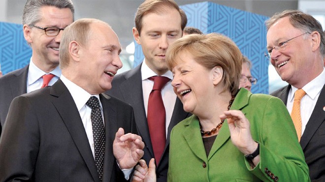 Nữ Thủ tướng Merkel và Tổng thống Putin luôn tâm đầu ý hợp