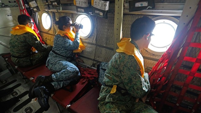 Máy bay C-130 của không quân Singapore tham gia tìm kiếm ở biển Đông. Ảnh: SP 