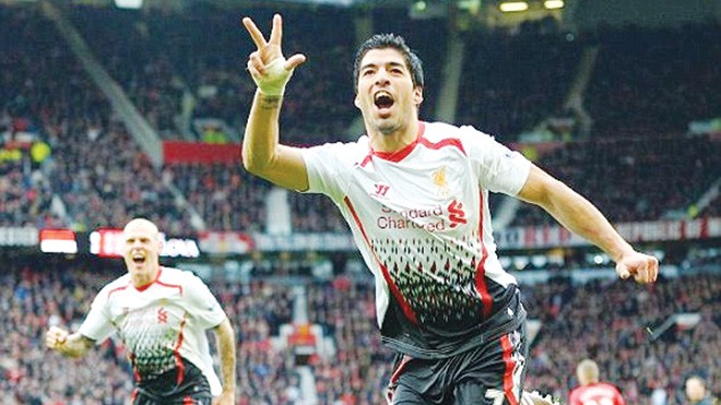 Luis Suarez mang lại ác mộng cho Manchester United ngay tại Nhà hát của những giấc mơ. Ảnh: Sport Images