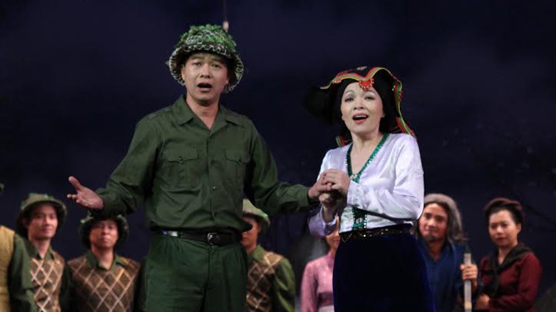 Cảnh trong vở Cô Sao dàn dựng tại Hà Nội, 2012. Ảnh: Nguyễn Đình Toán