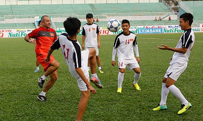 U19 Việt Nam đọ sức với học viện của Frank Rijkaard