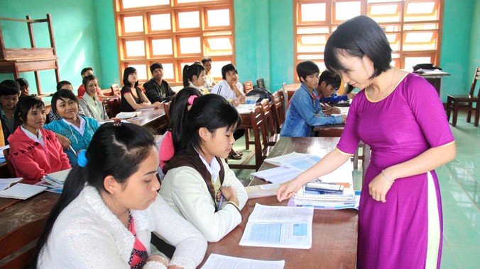 Lớp phụ đạo môn Sinh của cô Bé, trường THPT Tây Giang, Quảng Nam. ảnh: NGUYỄN HUY