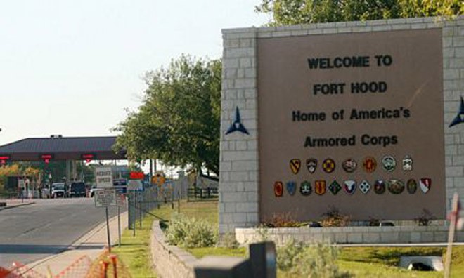 Cổng vào căn cứ quân sự Fort Hood ở bang Texas.