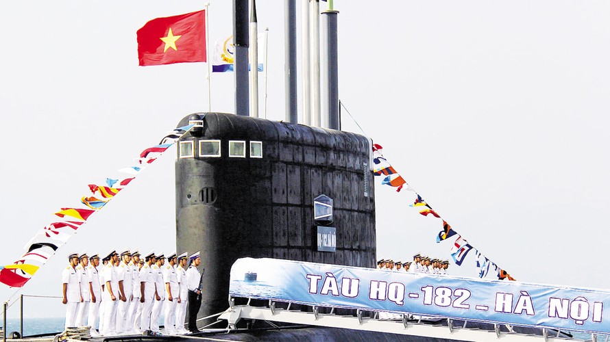  Lễ thượng cờ cấp quốc gia tại tàu ngầm HQ - 182 - Hà Nội. ảnh: PV