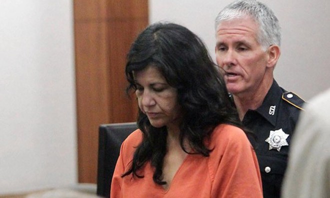 Nữ sát thủ giày cao gót Ana Trujillo tại tòa án.