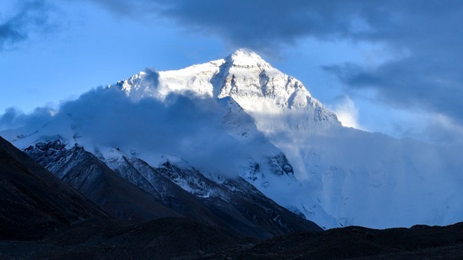 Lở tuyết ở Everest, 12 người chết