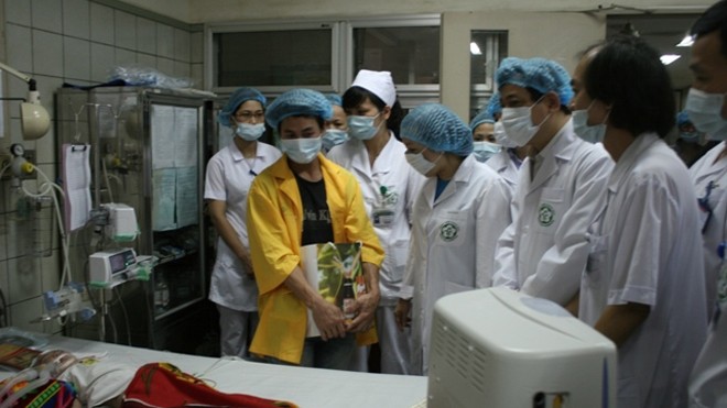 Bệnh viện Bạch Mai vẫn quá tải bệnh nhân sởi