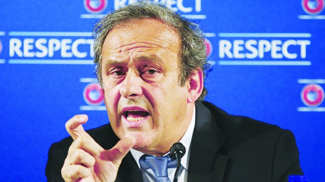 Chủ tịch UEFA Platini sẽ nhẹ tay với các đội vi phạm FFP?. Ảnh: Mirror 