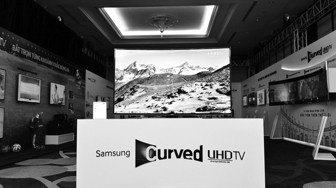 Trải nghiệm điện ảnh trên TV màn hình cong của Samsung