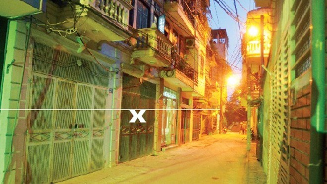  CQĐT đã thi hành lệnh khám xét nơi ở của ông Hiếu tại phố Nguyễn Khang, quận Cầu Giấy, Hà Nội. Ảnh: Thanh Hà
