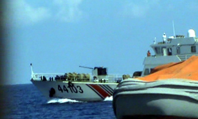 Tàu Hải cảnh 44103 Trung Quốc hoạt động trái phép trong vùng biển Việt Nam, ngang ngược cảnh trở các tàu chấp pháp Việt Nam. Ảnh: Cảnh sát biển. 