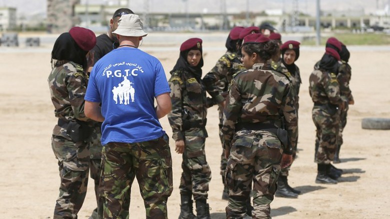Pháp huấn luyện đội nữ đặc nhiệm palestine