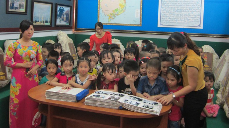 2 quyển album của ông Thân được rất nhiều học sinh tìm đọc khi đến thăm Bảo tàng Ninh Bình