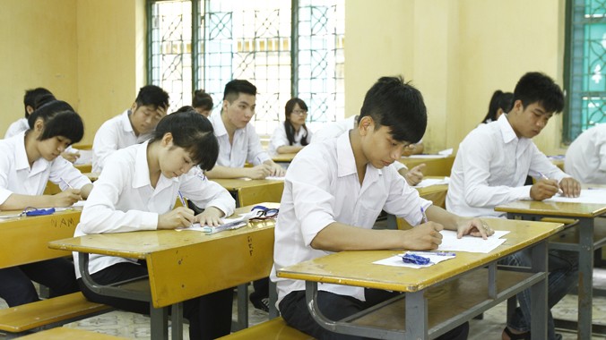  Học sinh lớp 12 Trường THPT Yên Viên - Hà Nội trong giờ làm bài thi tốt nghiệp năm 2013. ảnh: Ngọc Châu