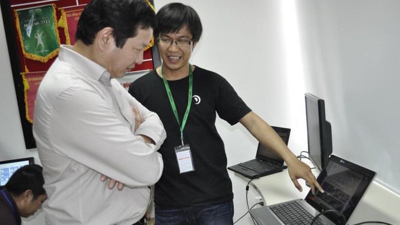  Phạm Thành Lâm giới thiệu sản phẩm mới do FTS nghiên cứu và phát triển