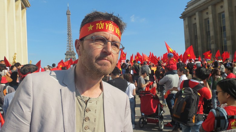 Nhiều người Pháp tham gia biểu tình phản đối Trung Quốc ngày 12/5 tại Paris. Ảnh: L.A.H