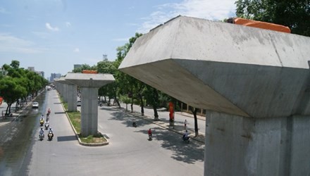 Dự án đường sắt Cát Linh - Hà Đông đang được thi công (đoạn trên đường Nguyễn Trãi - Thanh Xuân - Hà Nội). Ảnh: Lê Việt 