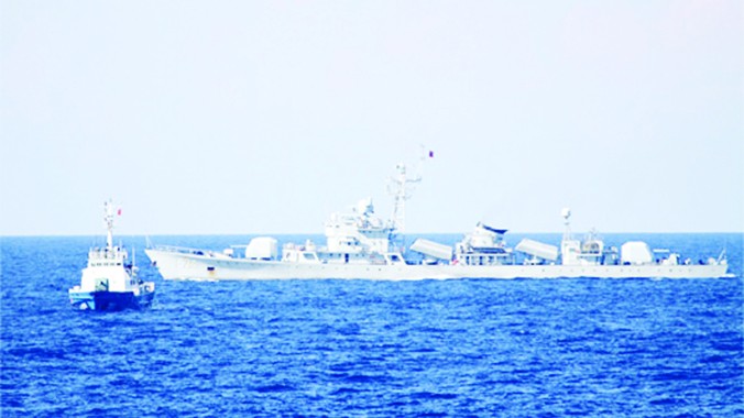 Tàu hộ vệ tên lửa số hiệu 534 của Trung Quốc ở Đông - Đông bắc giàn khoan Hải Dương 981 khoảng 18-20 hải lý Ảnh: Cảnh sát biển Việt Nam