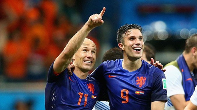 Bộ đội Robeen-Van Persie góp công lớn trong trận đại thắng của Hà Lan trước nhà ĐKVĐ Tây Ban Nha. ảnh: Getty Images 