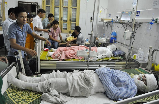Ba nạn nhân vụ nổ bình gas ở quán bia O2 (Tô Hiệu, Cầu Giấy) đang được điều trị tại Bệnh viện Xanh-Pôn. 