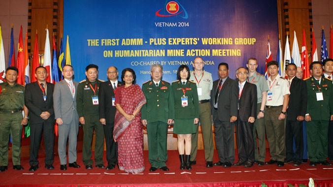 Lãnh đạo Bộ Quốc phòng Việt Nam và trưởng đoàn các nước tại hội nghị