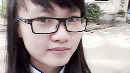 Em Nguyễn Thị Thúy Lành - nữ thủ khoa kỳ thi tốt nghiệp THPT năm 2014 tại Nghệ An với điểm tuyệt đối môn Văn.