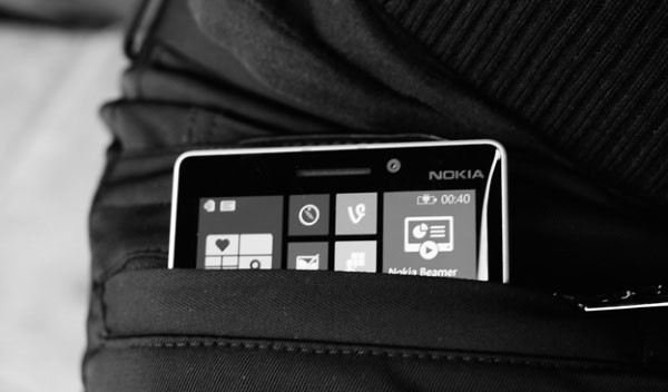 Quần thời trang kiêm sạc cho dế Windows Phone