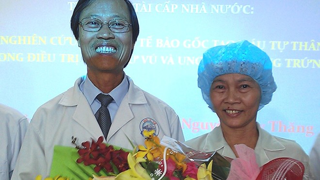 Chị Lê Thị Sau, nữ bệnh nhân ung thư đầu tiên được điều trị thành công từ đề tài sử dụng tế bào gốc điều trị ung thư vú và ung thư cổ tử cung. Ảnh: Ngọc Văn
