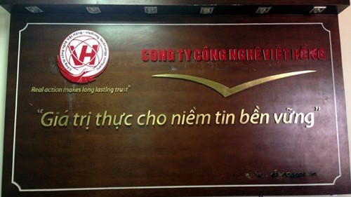 Slogan "chuyên nghiệp" của Công ty Công nghệ Việt Hồng.