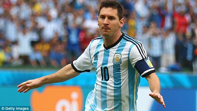 Messi san bằng kỳ tích của Maradona
