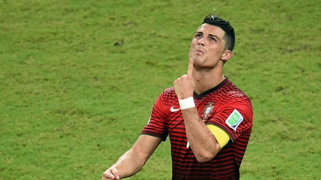 Ronaldo than 'bóng đá phức tạp' sau khi Bồ bị loại