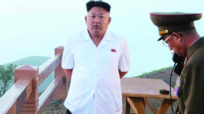 Nhà lãnh đạo Triều Tiên Kim Jong-un thị sát một cuộc tập trận bắn rocket. Ảnh: Getty Images