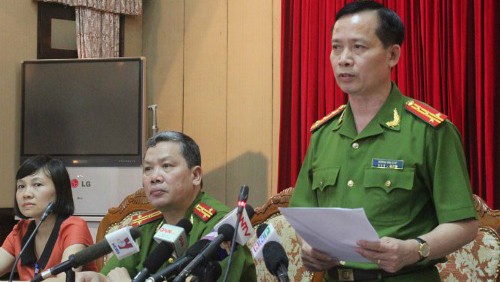 Đại tá Dương Văn Giáp tại buổi họp giao ban Thành uỷ.
