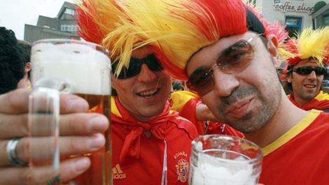 CĐV được tự do uống rượu bia trên khán đài trong một tháng diễn ra World Cup/