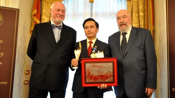 Tổng Giám đốc Tổng công ty Xây dựng Công trình Giao thông 4 Lê Ngọc Hoa tại lễ trao giải.