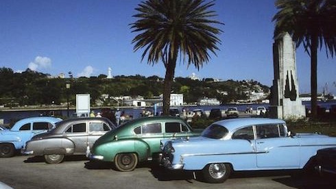 Đường phố Cuba tràn ngập xe trước năm 50 do giá xe quá đắt