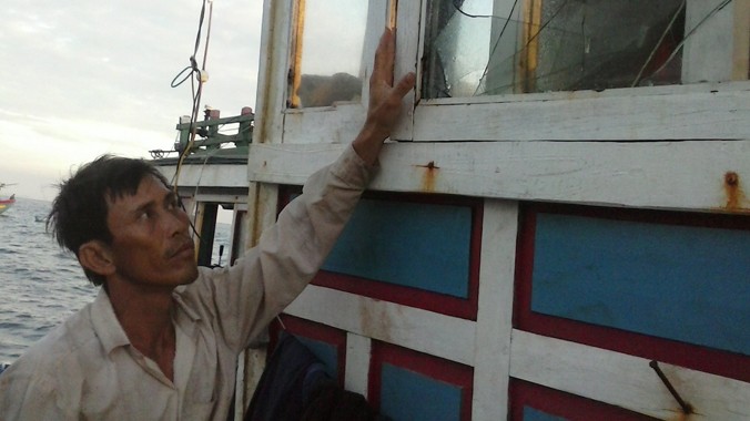 Cuối năm 2013, tàu cá của thuyền trưởng Mai Văn Cường cũng bị tàu Trung Quốc tấn công đập phá tại Hoàng Sa