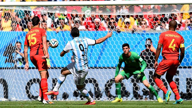 Higuain ghi bàn thắng duy nhất đưa Argentina vào bán kết.