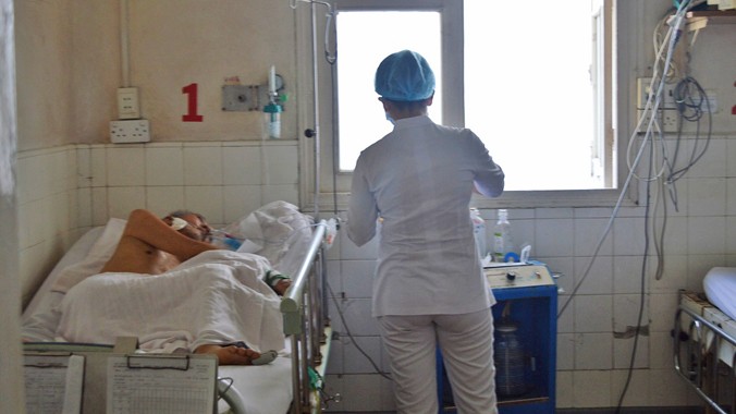 Một bệnh nhân đang điều trị tại khoa Nhiễm Việt - Anh, Bệnh viện Nhiệt Đới TPHCM
