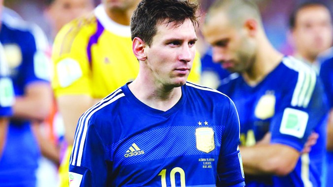 Thất bại ở trận chung kết khiến Messi chưa thể thoát khỏi cái bóng của huyền thoại Diego Maradona. Ảnh: Getty Images.