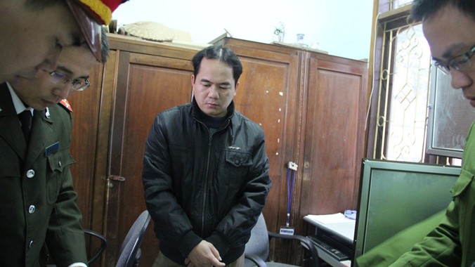Công an huyện Nghi Xuân bắt Nguyễn Văn Hóa, cán bộ địa chính thị trấn Xuân An, một mắt xích quan trọng trong vụ án 