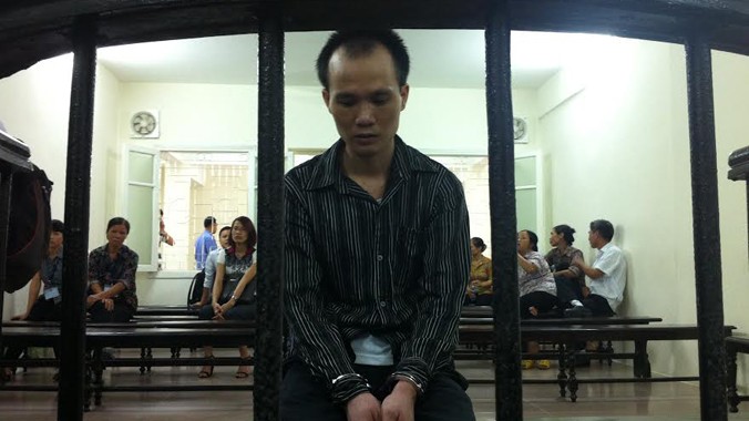 Nguyễn Bá Quỳnh trong giờ chờ Toà nghị án 
