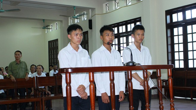 Các bị cáo Thịnh, Hùng, Lộc tại phiên tòa phúc thẩm