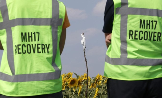 Đội tìm kiếm quốc tế tại hiện trường vụ MH17. (Nguồn: AP)