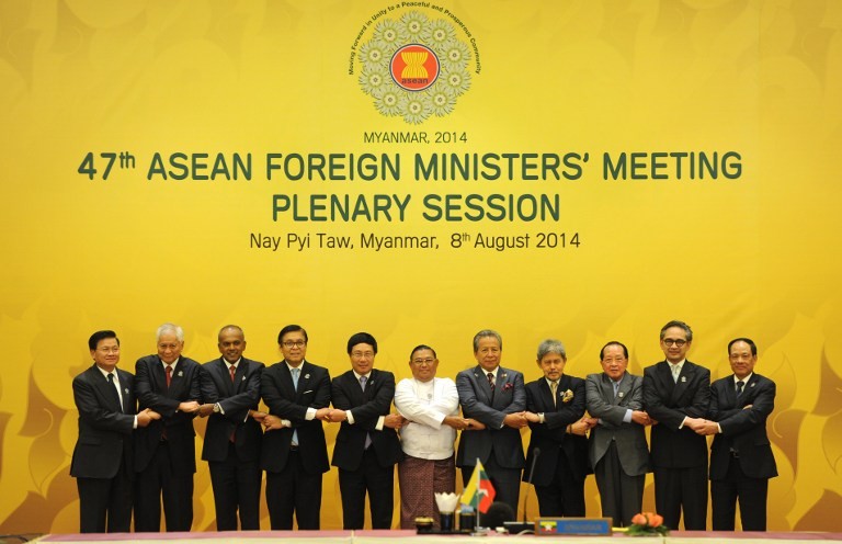 Ngoại trưởng các nước ASEAN chụp ảnh trước phiên họp toàn thể vào ngày 8/8 tại Nay Pyi Taw, Myanmar.