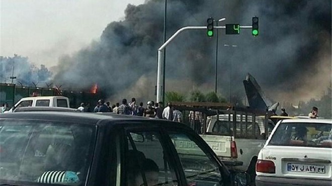 Hiện trường vụ tai nạn máy bay Iran sáng 10/8. Ảnh: Getty Images