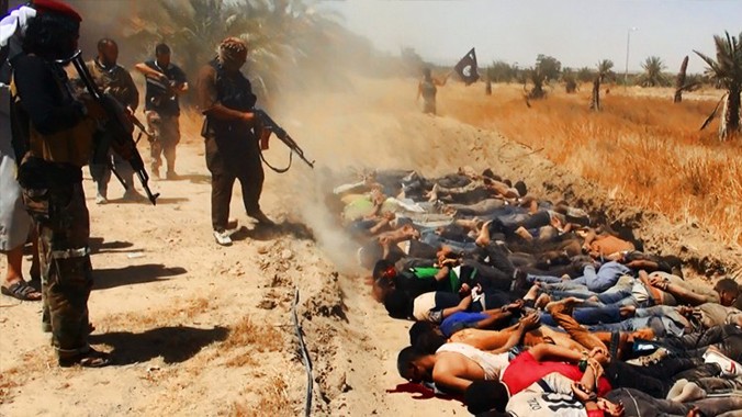 Phiến quân IS hành quyết tù binh là nhân viên an ninh Iraq tại tỉnh Salaheddin hồi tháng 5. Ảnh: Getty Images 