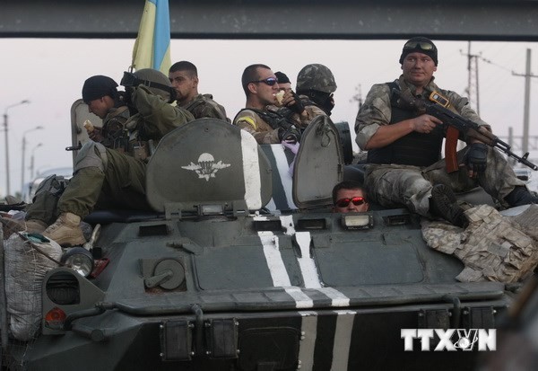 Quân đội Ukraine tuần tra tại Druzhkivka thuộc vùng Donetsk ngày 19/8. (Nguồn: AFP/TTXVN) 