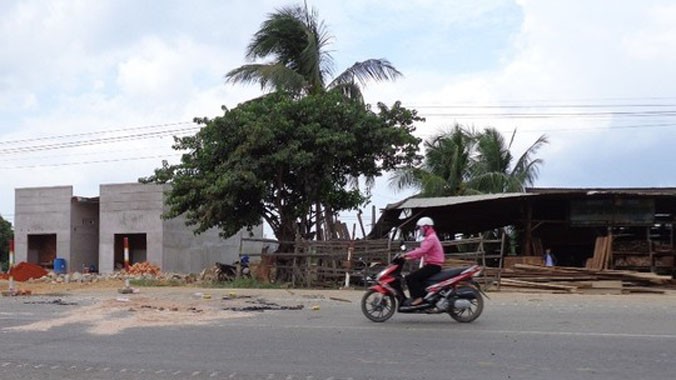 Hiện trường nơi chị Nguyễn Thị Thơ bị xe đầu kéo cán chết