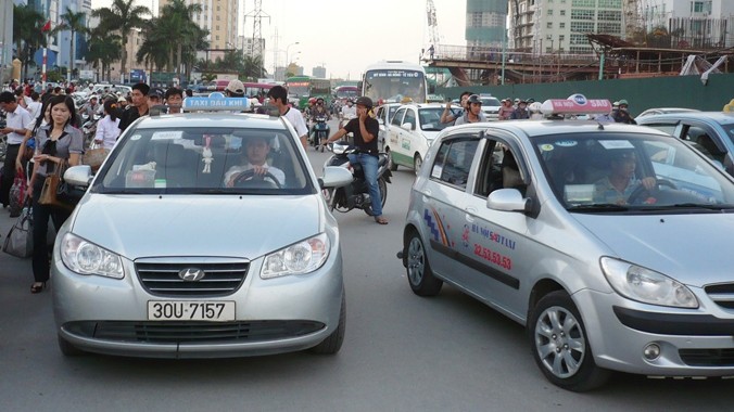 Mật độ taxi tại Hà Nội đang cao gấp nhiều lần các TP lớn trong khu vực. Ảnh: T.Đảng
